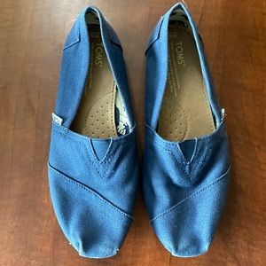 Toms - size 6.5